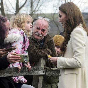 Catherine (Kate) Middleton, princesse de Galles visite Corgi, un fabricant de textiles familial spécialisé dans la production de chaussettes et de tricots, le 30 janvier 2025 à Ammanford, au Pays de Galles, au Royaume-Uni, le 30 janvier 2025.Julien Burton / Bestimage