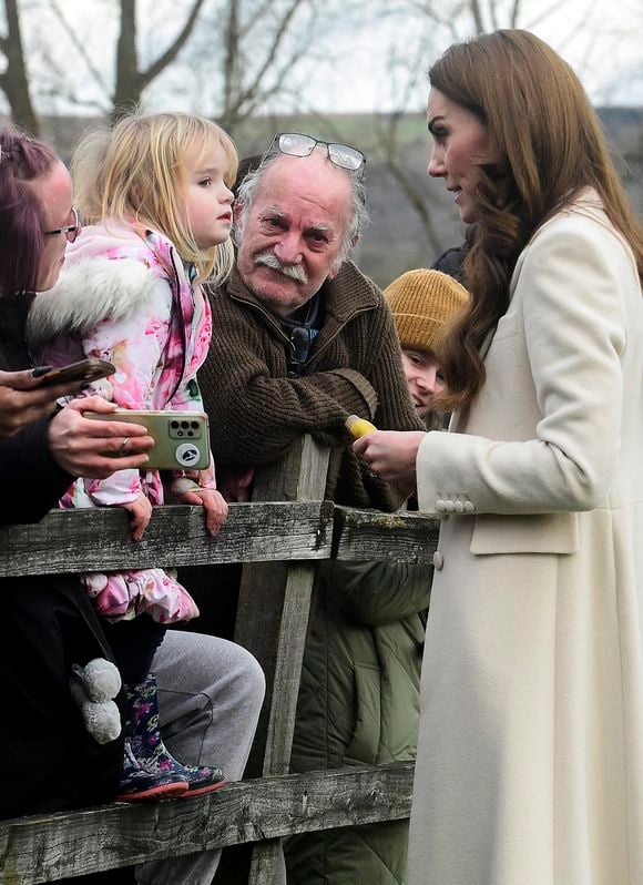 Catherine (Kate) Middleton, princesse de Galles visite Corgi, un fabricant de textiles familial spécialisé dans la production de chaussettes et de tricots, le 30 janvier 2025 à Ammanford, au Pays de Galles, au Royaume-Uni, le 30 janvier 2025.Julien Burton / Bestimage