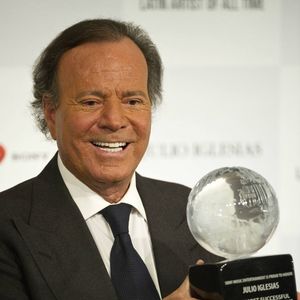 Julio Iglesias a été déclaré le plus grand artiste latino de tous les temps lors d'une cérémonie à Londres. Le 12 mai 2014. © EXPRESS SYNDICATION / BESTIMAGE