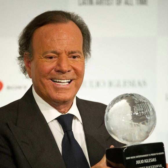 Julio Iglesias a été déclaré le plus grand artiste latino de tous les temps lors d'une cérémonie à Londres. Le 12 mai 2014. © EXPRESS SYNDICATION / BESTIMAGE