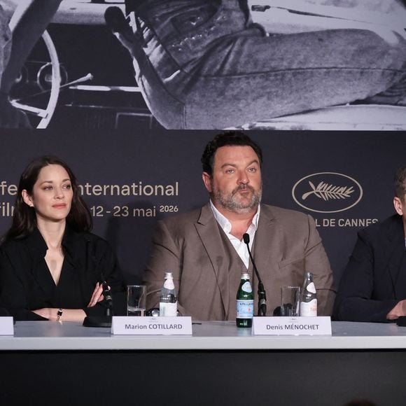 Simon Jacquet, Marion Cotillard, Denis Menochet, Guillaume Canet et Leonardo Sbaraglia assistent à la conférence de presse de "Karma" lors du 79ème Festival de Cannes le 16 mai 2026 à Cannes, France. Photo by Jean-Marc Haedrich/Pool/ABACAPRESS.COM