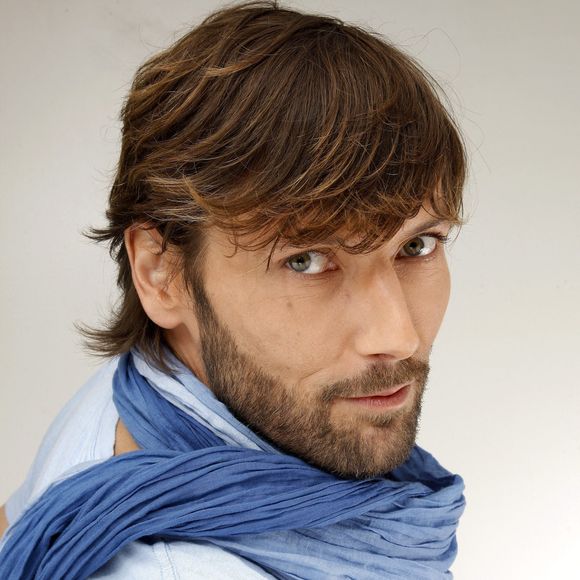 Laurent Kerusore pose lors d'une séance de portrait à Paris, France, avril 2010. Photo par VIM/ABACAPRESS.COM