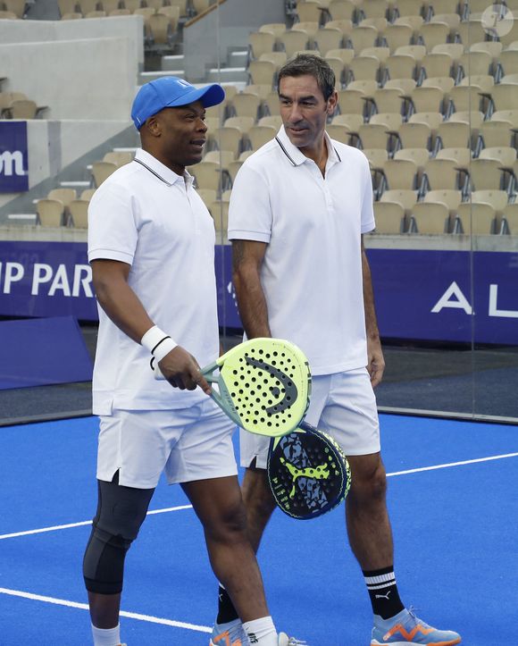 Exclusif - Sylvain Wiltord, Robert Pires - Tournoi des personnalités lors de la 3ème édition du Greenweez Paris Major Padel 2024 à Roland Garros, Paris le 6 octobre 2024. © Marc Ausset-Lacroix/Bestimage