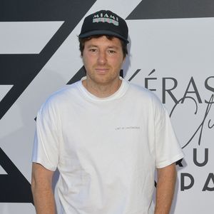 Toutefois, l'équipe de communication de Jean Imbert n'a pas démenti "l’épisode de la porte cassée de Lila Salet survenu le 22 janvier 2013". Si une plainte a déposée, elle a été classée sans suite après l'audition de la star.  

Jean Imbert - Soirée Kerastase au port Debilly à Paris le 26 juin 2019. © Pierre Perusseau/Bestimage