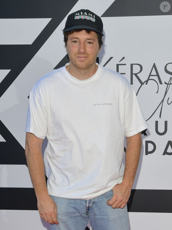 Toutefois, l'équipe de communication de Jean Imbert n'a pas démenti "l’épisode de la porte cassée de Lila Salet survenu le 22 janvier 2013". Si une plainte a déposée, elle a été classée sans suite après l'audition de la star.  

Jean Imbert - Soirée Kerastase au port Debilly à Paris le 26 juin 2019. © Pierre Perusseau/Bestimage