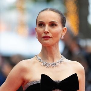 "J'essaie de faire un peu d'activité physique tous les jours. Soit je nage, soit je marche, et je fais du gyrotonic. Je suis toujours vegan. Je prends beaucoup de vitamines."
Natalie Portman - Montée des marches du film « Eddington » lors du 78ème Festival International du Film de Cannes, au Palais des Festivals à Cannes. Le 16 mai 2025
© Olivier Borde / Bestimage