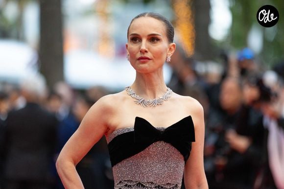 "J'essaie de faire un peu d'activité physique tous les jours. Soit je nage, soit je marche, et je fais du gyrotonic. Je suis toujours vegan. Je prends beaucoup de vitamines."

Natalie Portman - Montée des marches du film « Eddington » lors du 78ème Festival International du Film de Cannes, au Palais des Festivals à Cannes. Le 16 mai 2025
© Olivier Borde / Bestimage