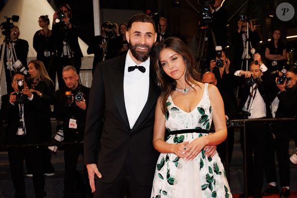 Une grande soirée pour l'actrice franco-algérienne de 32 ans qui a participé au photocall du film "13 Jours 13 Nuits" lors du 78ème Festival International du Film de Cannes ce 24 mai 2025. 

Karim Benzema et sa compagne Lyna Khoudri lors de la montée des marches du film « 13 jours 13 nuits » lors du 78ème Festival International du Film de Cannes.
© Jacovides-Moreau / Bestimage