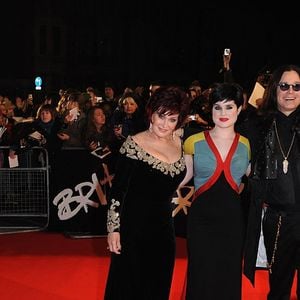 (G-R) Sharon, Kelly et Ozzy Osbourne arrivent pour les BRIT Awards 2008, à Earls Court à Londres, Royaume-Uni, le 20 février 2008. Photo par Joel Ryan/PA Photos/ABACAPRESS.COM