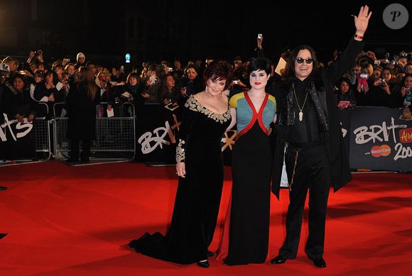 (G-R) Sharon, Kelly et Ozzy Osbourne arrivent pour les BRIT Awards 2008, à Earls Court à Londres, Royaume-Uni, le 20 février 2008. Photo par Joel Ryan/PA Photos/ABACAPRESS.COM
