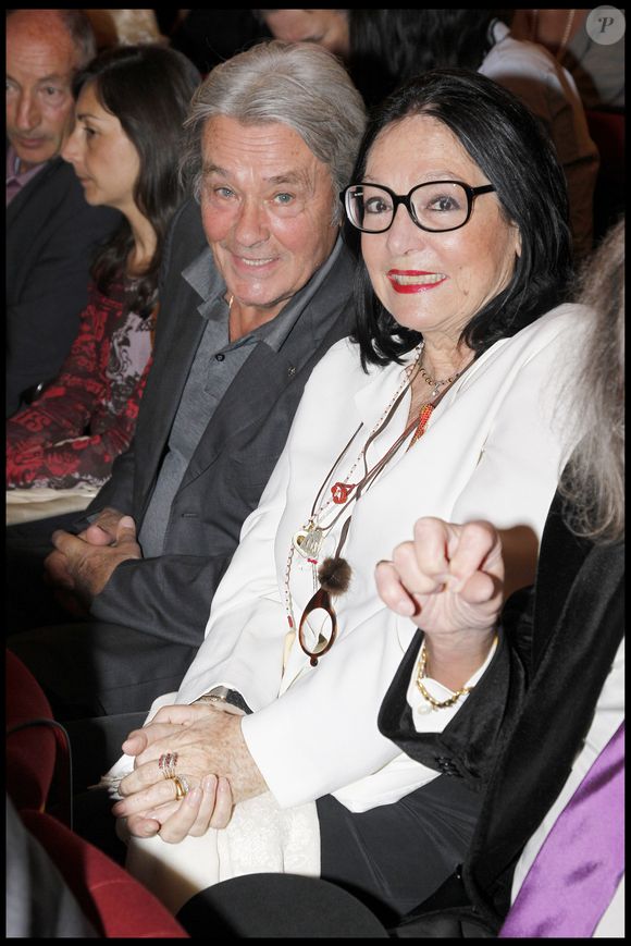 Nana Mouskouri se souvient d'un homme très respectueux envers elle. 

Nana Mouskouri et Alain Delon lors d'un hommage à Jean-Claude Brialy. © BERTRAND RINDOFF PETROFF / BESTIMAGE