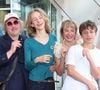 Dans la vidéo, Philippe Katerine joue le jeu avec son allure décalée habituelle, tandis que Billy apparaît à son tour devant l'objectif. 

Philippe Katerine, Julie Depardieu et leurs enfants Billy et Alfred - Photocall de 'Les derniers jours de Charles Baudelaire' lors de la 65eme édition du Festival TV De Monte Carlo le 14 Juin 2026 © Denis Guignebourg /Bestimage