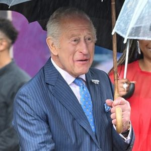 Le roi Charles III d'Angleterre accueilli par la chorale du Royaume-Uni lors du mariage du prince Harry et de Meghan Markle. © Backgrid UK / Bestimage