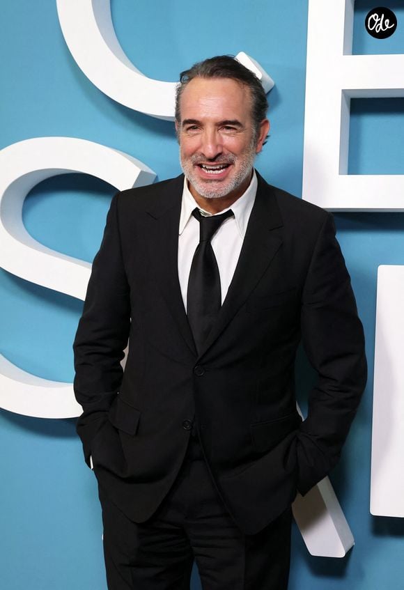 Le film avait débarqué dans nos salles obscures en avril 2009. Et à l'époque, la comédie avait fait un véritable carton plein au box-office, attirant plus de 2,5 millions de spectateurs en France. 

Jean Dujardin - Press room de la 51ème cérémonie des César, à l'Olympia. Paris, le 26 février 2026.
© Dominique Jacovides/Bestimage