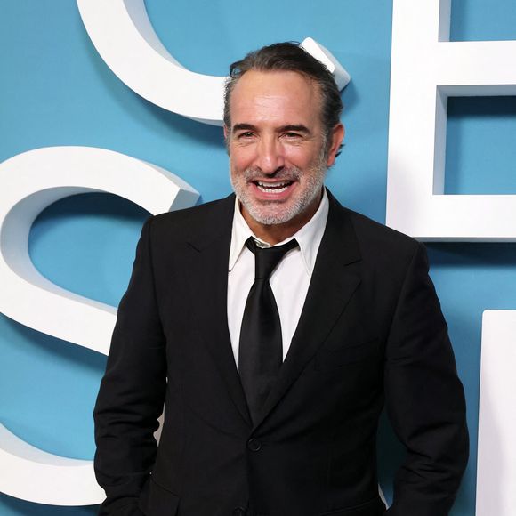 Le film avait débarqué dans nos salles obscures en avril 2009. Et à l'époque, la comédie avait fait un véritable carton plein au box-office, attirant plus de 2,5 millions de spectateurs en France. 

Jean Dujardin - Press room de la 51ème cérémonie des César, à l'Olympia. Paris, le 26 février 2026.
© Dominique Jacovides/Bestimage