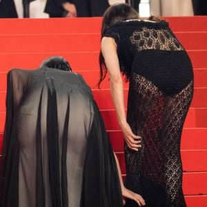 Noémie Merlant, Marion Cotillard - Montée des marches du film " Roma elastica " lors du 79ème Festival International du Film de Cannes, le 20 mai 2026. © Jacovides-Moreau / Bestimage