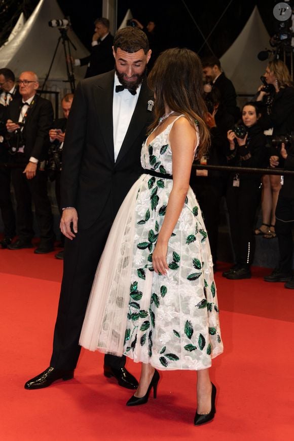 Karim Benzema et sa compagne Lyna Khoudri lors de la montée des marches du film « 13 jours 13 nuits » lors du 78ème Festival International du Film de Cannes. Le 23 mai 2025
© Jacovides-Moreau / Bestimage