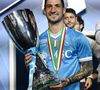 Avec son épouse, il vit dans un penthouse de 216m² à Naples.

Matteo Politano - Naples remporte la Supercoupe d'Italie 2025 face à Bologne (2-0) à Rhiyad, le 22 décembre 2025.
Image Sport/PsnewZ/Bestimage
