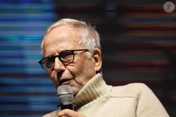 Il critique la puissance de l’algorithme, qui propose des contenus ciblés pour retenir l’utilisateur.

Fabrice Luchini présente en avant-première le film "Victor comme tout le monde" lors du 38ème Festival Premiers Plans à Angers, France, le 17 janvier 2026. © Laetitia Notarianni/Bestimage