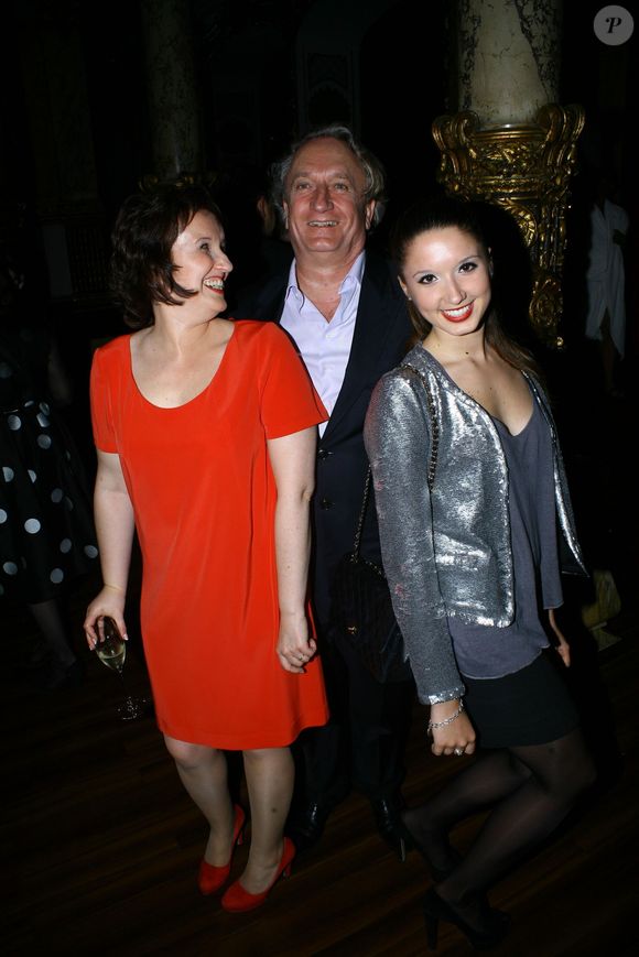 Anne Roumanoff avec son mari Philippe Vaillant et leur fille Alice - Anne Roumanoff inaugure sa statue de cire au musee Grevin a Paris le 10 juin 2013.