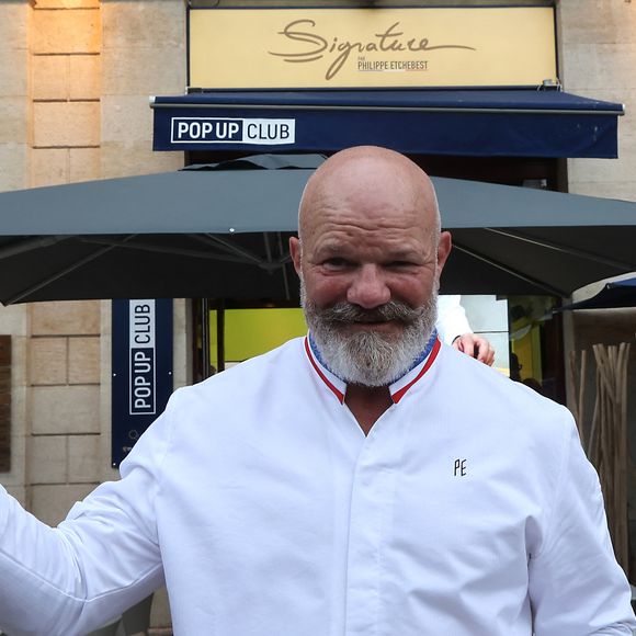 Le chef Philippe Etchebest décline son plat "Signature" en mode street food au sein du Pop Up Club à Bordeaux le 11 septembre 2023.
© Fabien Cottereau / Bestimage