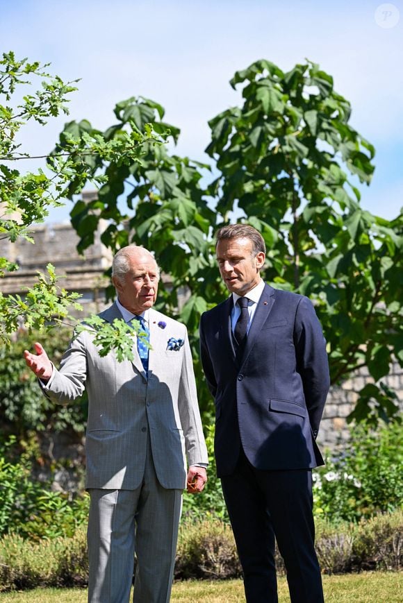 Déambulation d'Emmanuel Macron, président de la République Française, et de la Première dame Brigitte Macron, dans les jardins du château de Windsor avec le roi Charles III d'Angleterre et Camilla Parker Bowles, reine consort, le 9 juillet 2025.  © Jeanne Accorsini / Pool / Bestimage