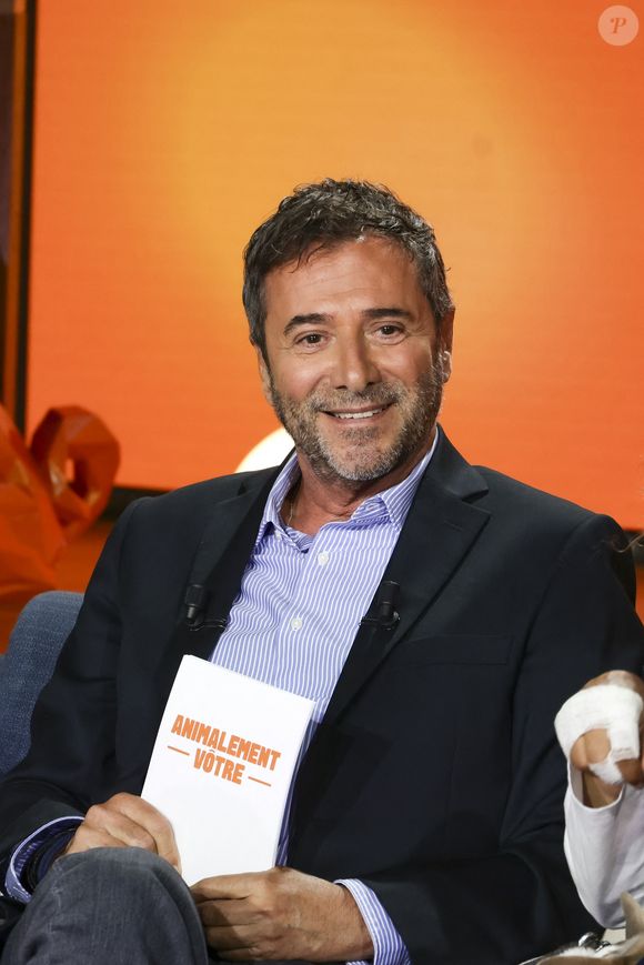 Exclusif - Bernard Montiel, sur plateau de la nouvelle émission "Animalement Vôtre" présentée par Bernard Montiel et diffusée le 16 novembre sur France 3, à Paris, France. © Jack Tribeca/Bestimage