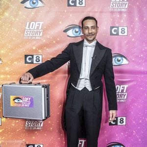 En parallèle, il a lancé un business du côté du Mans

Exclusif - Steevy Boulay - Enregistrement de l'émission "Les 20 ans du Loft", diffusée en direct sur C8 et présentée par B.Castaldi, à Paris. Le 8 avril 2021
© Jack Tribeca / Bestimage