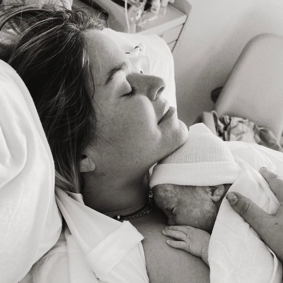 Et son fils César avait 10 mois

Sophie Tapie, le jour de la naissance d'Héléna