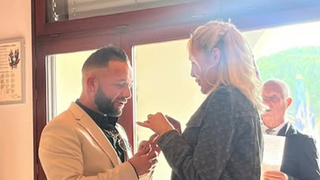 Cette ancienne personnalité télé emblématique s'est mariée ! Les photos de son union avec son chéri mannequin partagées