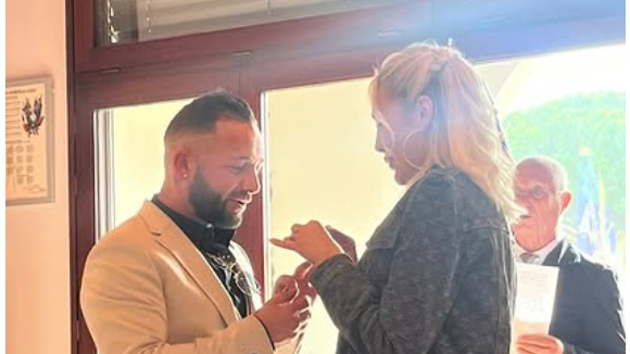 Cette ancienne personnalité télé emblématique s'est mariée ! Les photos de son union avec son chéri mannequin partagées