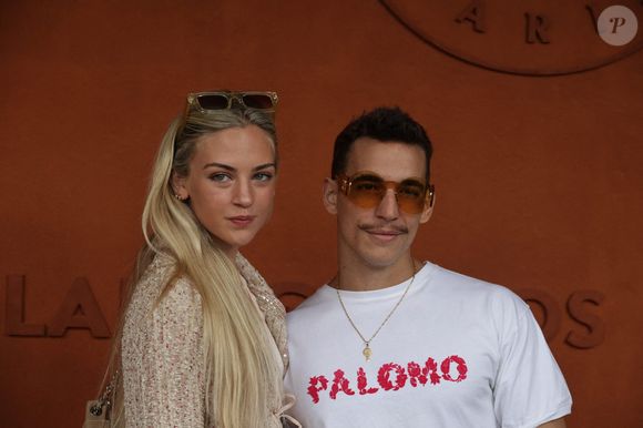 Miguel Herran et sa petite amie sont vus à Roland Garros le 8 juin 2025 à Paris, France. ©Nasser Berzane/ABACAPRESS.COM