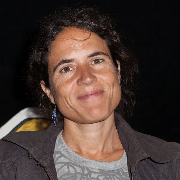 Mazarine Pingeot, la fille de François Mitterrand, a publié 11, quai Branly (Flammarion), un livre dans lequel elle évoque ses souvenirs d'adolescente, lorsqu'elle vivait "cachée", avec sa mère, dans un logement de fonction, sur cette célèbre avenue parisienne. 

Mazarine Pingeot assiste à l'avant-première de la saison 4 du dessin animé Silex and the City de Jul, organisée au cinéma Le Louxor à Paris, France.