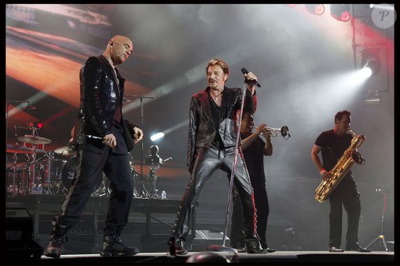 Pascal Obispo et Johnny Hallyday en concert au stade de France pour sa tournée 2012, troisième jour, le 17 juin © BORDE / CORLOUER / JACOVIDES / RINDOFF PETROFF / BESTIMAGE