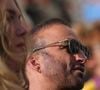 Un mois après, l'émotion est toujours aussi forte
Milla Savarese, la fille d'E.Dequenne, et son beau-père, Michel Ferracci - 300 personnes réunies pour rendre hommage à Emilie Dequenne dans sa ville de Chièvres (Belgique), le 9 avril 2025, quelques semaines après son décès prématuré, survenu le 16 mars 2025. Une plaque commémorative a été installée dans la salle des Pas Perdus de l'hôtel de ville, renommée "Espace Émilie Dequenne". La famille de la comédienne a lancé un appel aux dons pour soutenir la lutte contre le cancer. Photonews / Bestimage