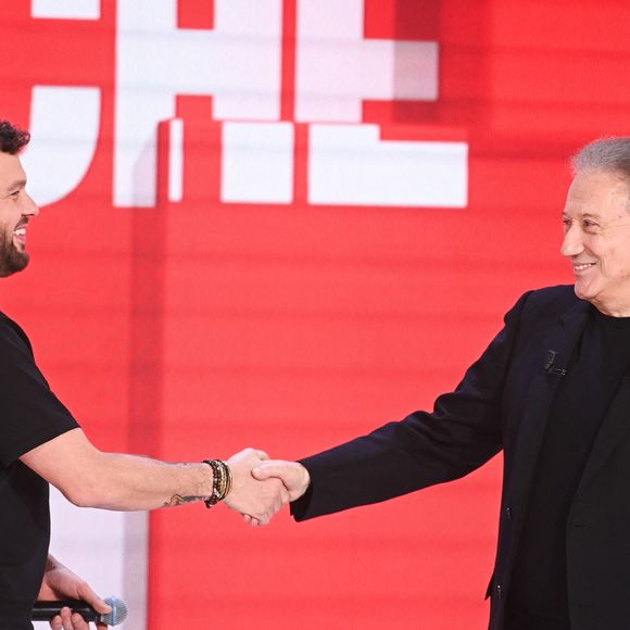 Exclusif - Claudio Capéo et Michel Drucker - Enregistrement de l'émission Vivement dimanche au studio Rive gauche, présentée par Michel Drucker le 16 décembre 2025. . Diffusion sur France 3 le 04/01/2026 . © Guillaume Gaffiot / Bestimage