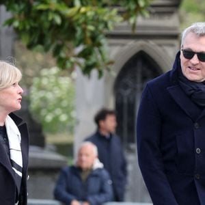Il a rappelé son humour constant, même face à la maladie, et leur complicité.

Elisa Servier, Laurent Ruquier - Obsèques d'Isabelle Mergault à la Coupole du Père-Lachaise à Paris le 30 mars 2026. © Cyril Moreau - Dominique Jacovides / Bestimage