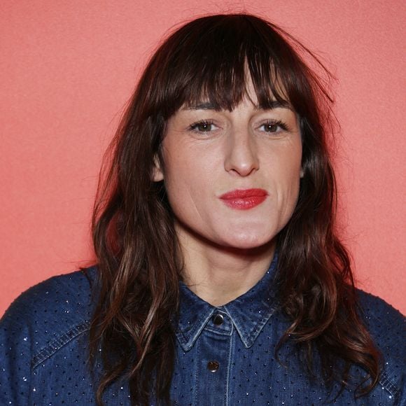 Si Juliette Armanet ouvrera la compétition avec le film "Partir un jour" d'Amélie Bonnin

Juliette Armanet à la première du film "La chambre d'à côté" au cinéma Pathé Palace. Paris, 16 décembre 2024.
© Denis Guignebourg/Bestimage