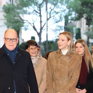 Le prince Albert II de Monaco, La princesse Stéphanie de Monaco, Camille Gottlieb, La princesse Charlène de Monaco lors du spectacle Monaco sous les Etoiles, sous le chapiteau de Fontvieille à Monaco, le 22 décembre 2025. 
© Claudia Albuquerque / Bestimage