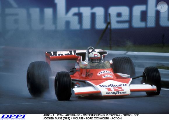 L'ancien pilote allemand Jochen Mass, vainqueur des 24 Heures du Mans en 1989, est mort à l'âge de 78 ans le 4 mai 2025. © DPPI / PsnewZ / Bestimage