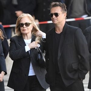 Sylvie Vartan et David Hallyday aux obsèques de Nathalie Baye en l'église Saint-Sulpice à Paris le 23 avril 2026.

© Clement Prioli / Bestimage