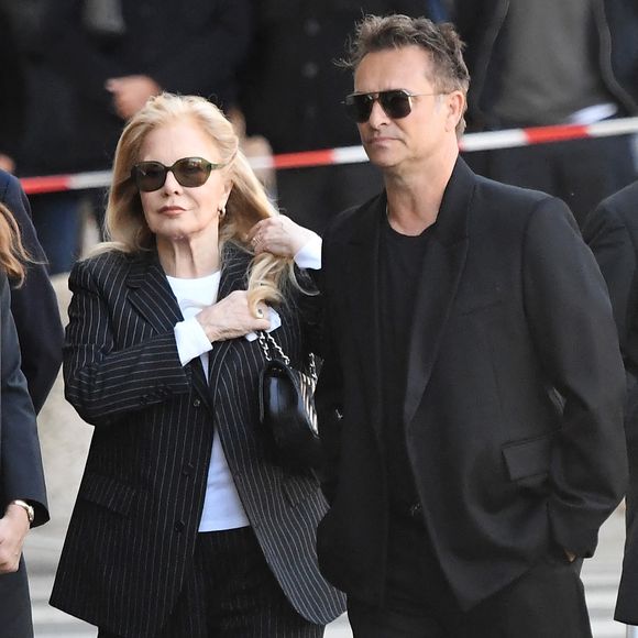 Sylvie Vartan et David Hallyday aux obsèques de Nathalie Baye en l'église Saint-Sulpice à Paris le 23 avril 2026.

© Clement Prioli / Bestimage