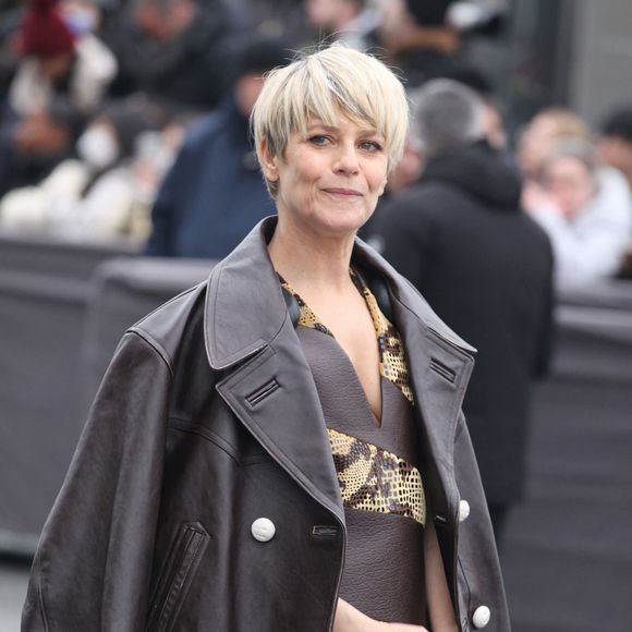 “J’ai arrêté d’aller en Italie pendant 10 ans parce que l’Italie c’était lui. [...] J’ai considéré qu’il m’avait abandonnée d’une certaine manière. Il m’a laissé finir ma vie sans lui, ce n’est pas juste. Je n’étais pas contente.” 

Marina Foïs - Arrivées au défilé Louis Vuitton prêt-à-porter automne-hiver 2023/2024 lors de la Fashion Week de Paris (PFW) le 6 mars 2023.

© Jonathan Rebboah / Panoramic / Bestimage