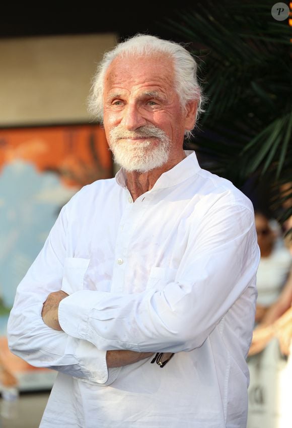 Une zone naturelle de près de 30 hectars “qui accueille depuis quatre ans un projet de réensauvagement

Yann Arthus Bertrand - Arrivées au cinéma CGR lors de la 17ème édition du Festival du Film Francophone de Angoulême (FFA). Le 31 août 2024
© Coadic Guirec / Bestimage