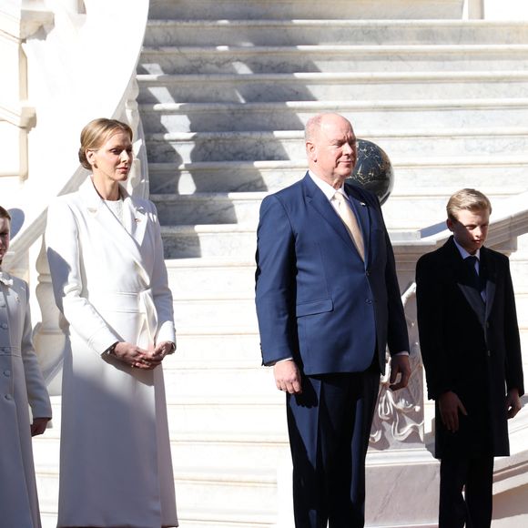 La princesse Gabriella de Monaco, la princesse Charlène de Monaco, le prince Albert II de Monaco et le prince Jacques de Monaco lors d'une cérémonie de bienvenue pour la visite du pape Léon XIV le 28 mars 2026 à Monaco. Photo par Jean-Charles Vinaj/ABACAPRESS.COM