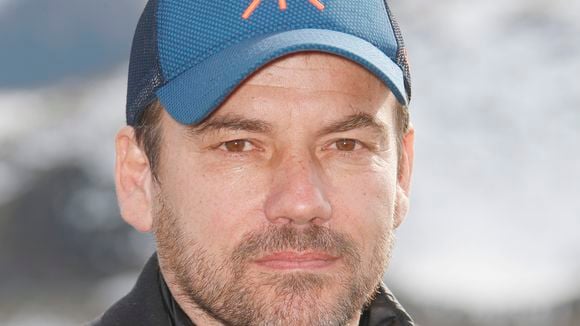 Stéphane Henon vit dans un village de 2500 personnes situé bien loin de Paris, un lieu aux traditions bien ancrées