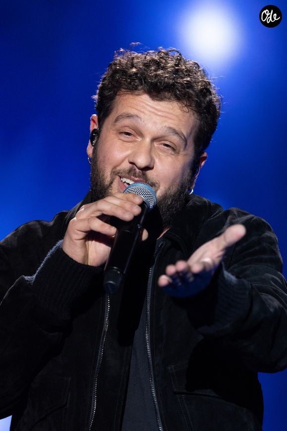 C'est pourquoi le jeune César s'est mis à la guitare, comme l'a expliqué Claudio Capéo dans l'émission de RTL présentée par Amandine Bégot, "Dans ma valise", vendredi 14 août 2026. 

Claudio Capéo dans l'émission "La Boîte à secrets" le 16 janvier 2026 sur France 3.

© Cyril Moreau/Bestimage