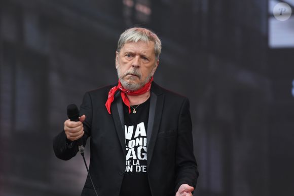 Renaud chante lors du 3ème jour de la Fête de l'Humanité à la Courneuve le 17 septembre 2017.
Crédit : AGENCE / BESTIMAGE