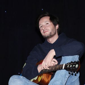 Vianney inaugure sa statue de cire au musée Grévin à Paris le 27 mai 2025.

© Denis Guignebourg / Bestimage