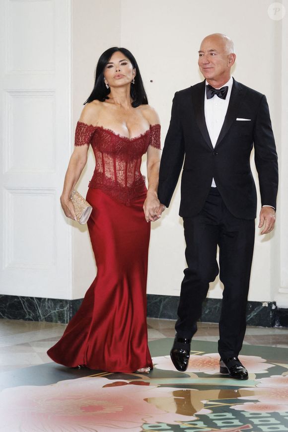 Jeff Bezos, président exécutif d'Amazon, et Lauren Sánchez, arrivent pour assister à un dîner d'État en l'honneur du Premier ministre japonais Kishida Fumio. Photo par Ting Shen/ABACAPRESS.COM